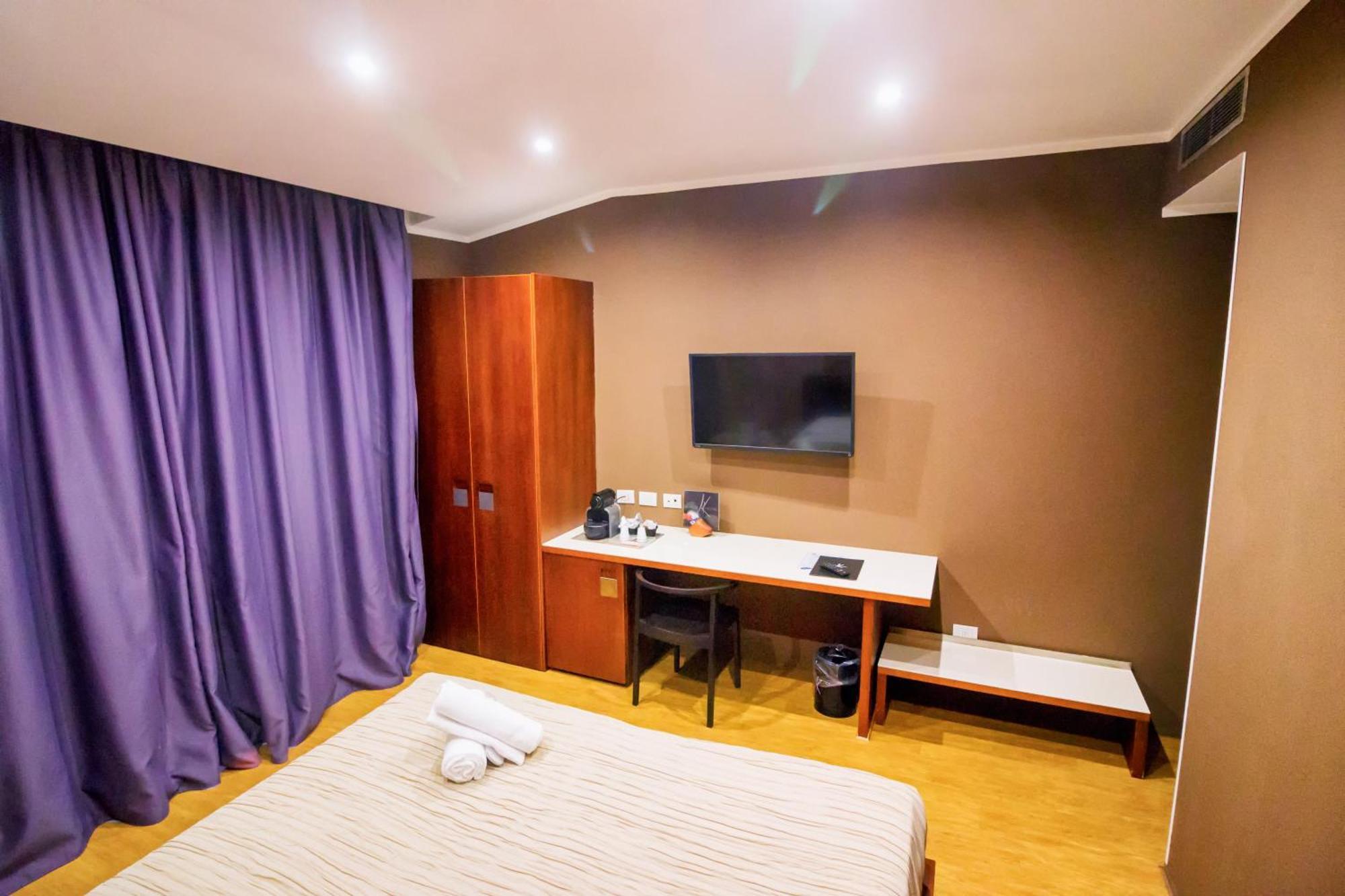 Black Hotel Roma Esterno foto