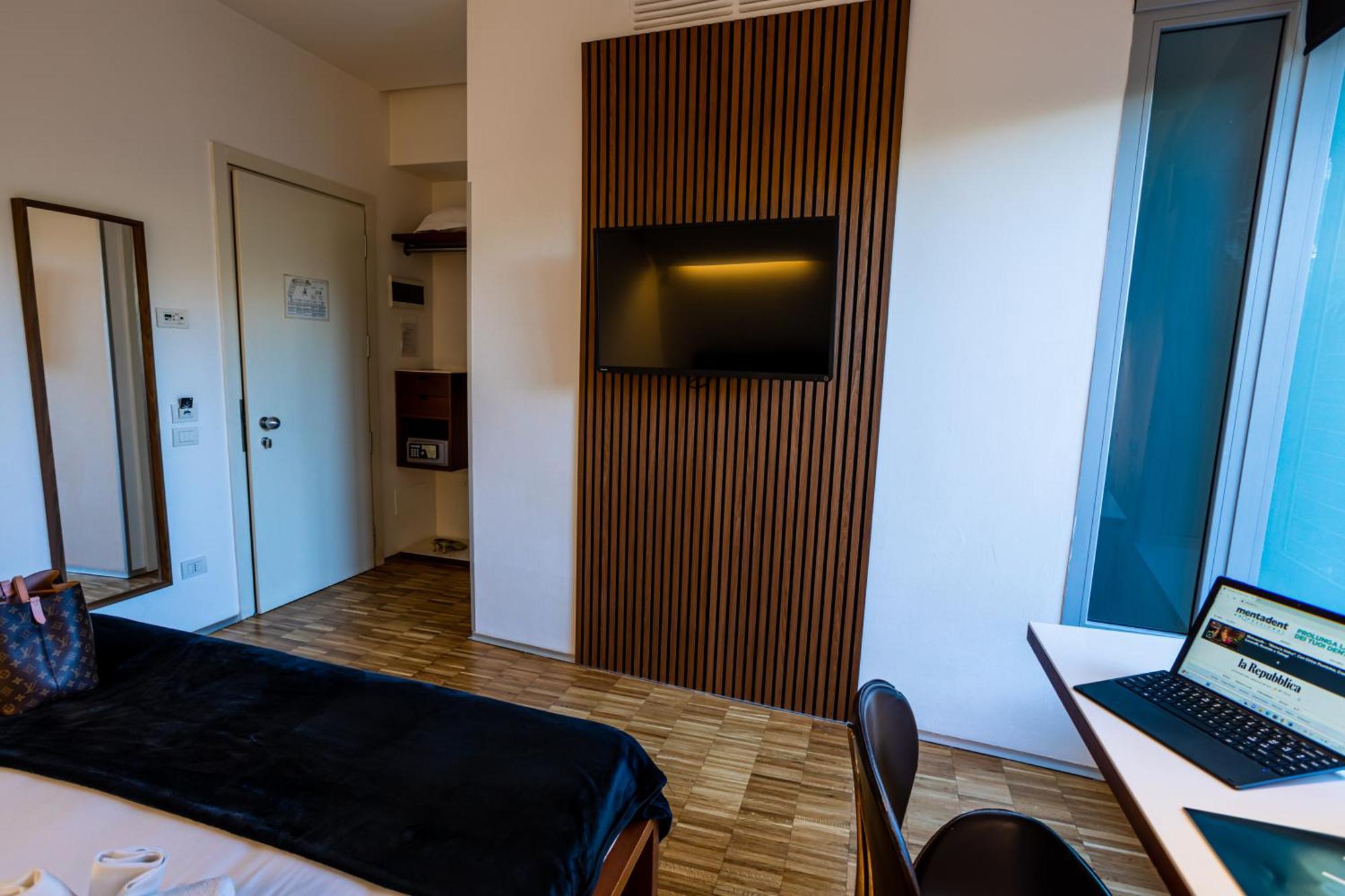 Black Hotel Roma Esterno foto