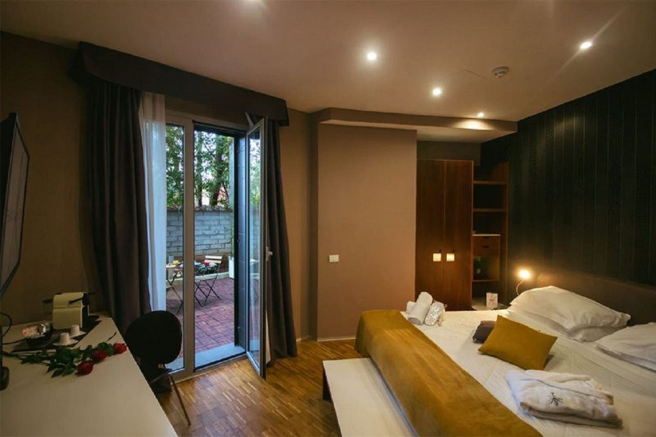 Black Hotel Roma Esterno foto